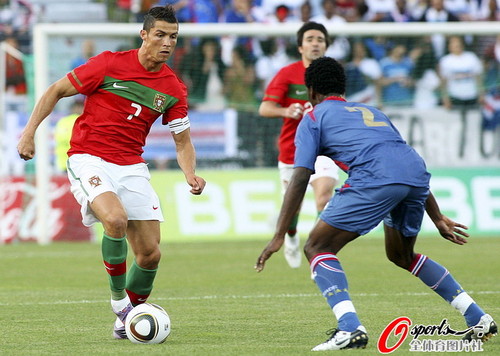 组图:葡萄牙遭逼平 C罗延续国家队进球荒