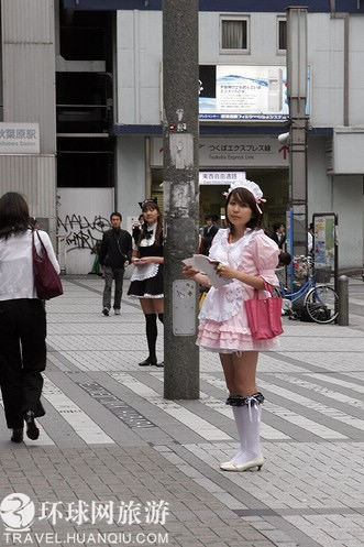 组图:靓丽风景 日本游抓拍街头<em>女仆</em>促销员_攻