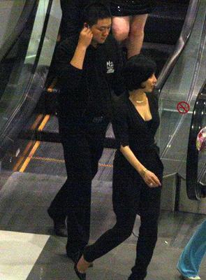 刘嘉玲上海巡视业务 探班梁朝伟陪吃赵本山【图】