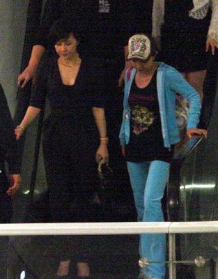 刘嘉玲上海巡视业务 探班梁朝伟陪吃赵本山【图】