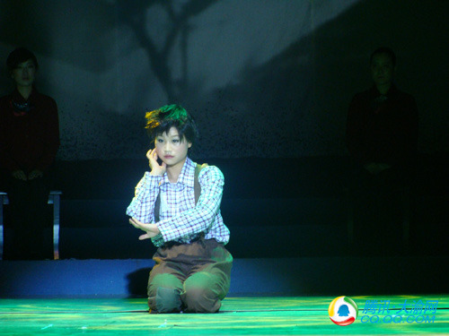 《红岩风》昨晚首演 今起免费三天市民可索票