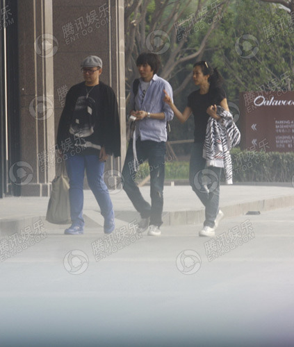 张亚东莫文蔚恋情升温 酒足饭饱同返公寓【图】