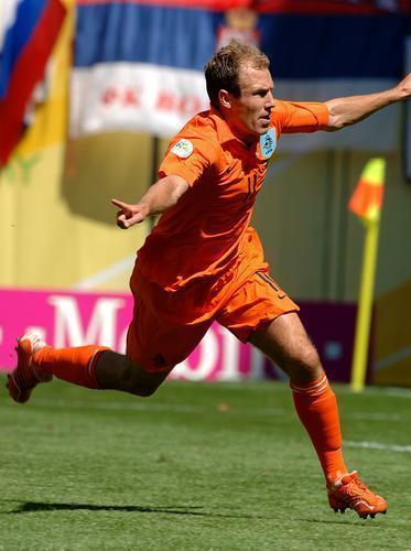 荷兰队公布23人名单:斯内德领衔 08兽腰落选_