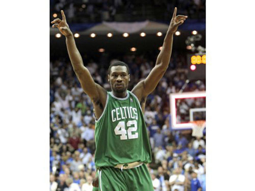 [组图]总决赛新亮点:湖人卫冕身份 阿伦替波西_