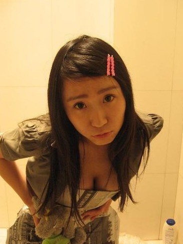 人像摄影:美女报纸做裙子_数码_腾讯网