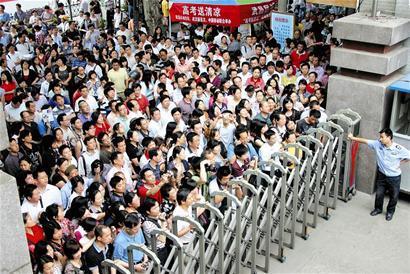 湖北过半受访者称高考作文题 似曾相识 (图)_2