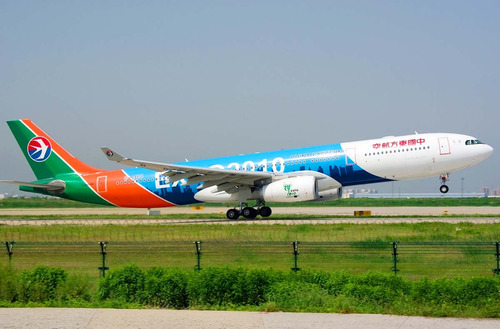 东方航空彩绘世博四号飞机_旅游频道_旅游新