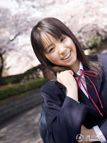 <em>实拍:日本女生</em>的漂亮<em>校服</em>