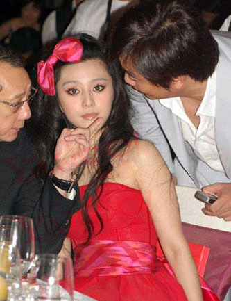 一线女星陪酒照曝光 看明星如何应对酒局