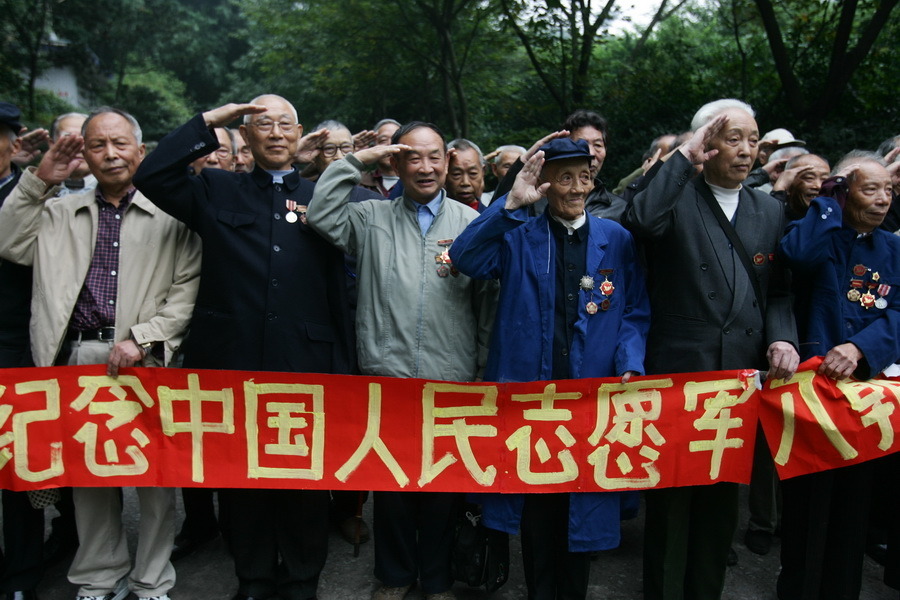 10月115日,重庆江北区大石坝公园,老志愿兵向