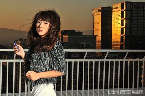 数码摄影:三星DJ音乐机M7600与甜心美女