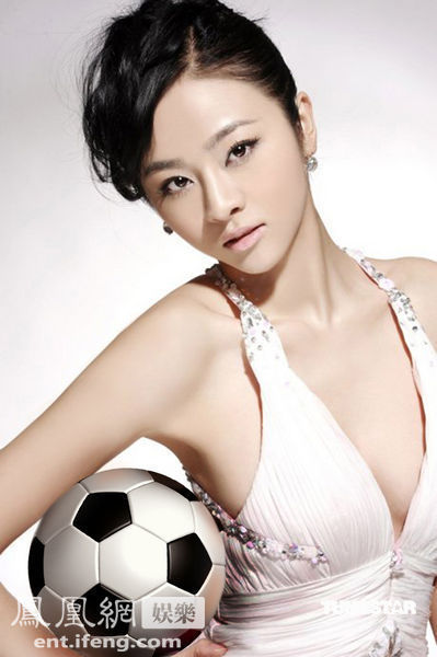 小斯琴高娃化身足球宝贝 深V性感秀美背写真_娱乐频道_娱乐焦点_腾讯·大楚网