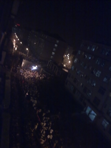 <em>华科</em>毕业生泼水大狂欢 女生丢<em>胸罩</em>砸人(图)_新