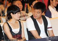 组图:袁立低胸自称很小<em>女人 马伊琍</em>佟大为热聊