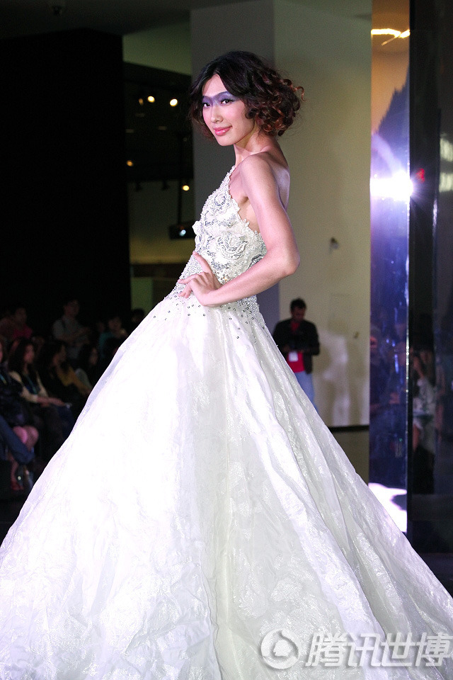2013中国国际时装秀_中国婚纱时装秀
