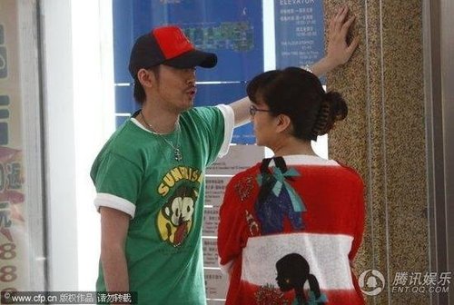 组图:江珊再迎春 与孙权张博姐弟恋曝光_娱乐