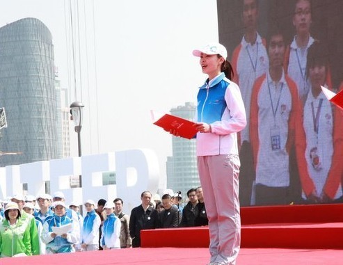 世博会上可爱的美女志愿者 (组图)