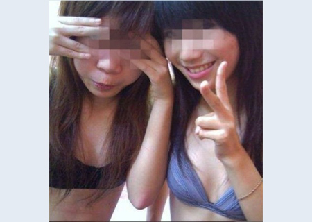 <em>初中</em>生<em>集体拍艳照</em> 突破道德底线_教育频道_今