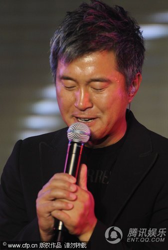 满文军年前捞金享美食 鞠躬谢罪称会重新振作