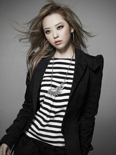 张靓颖新专辑《我相信》封面曝光大胆玩创意