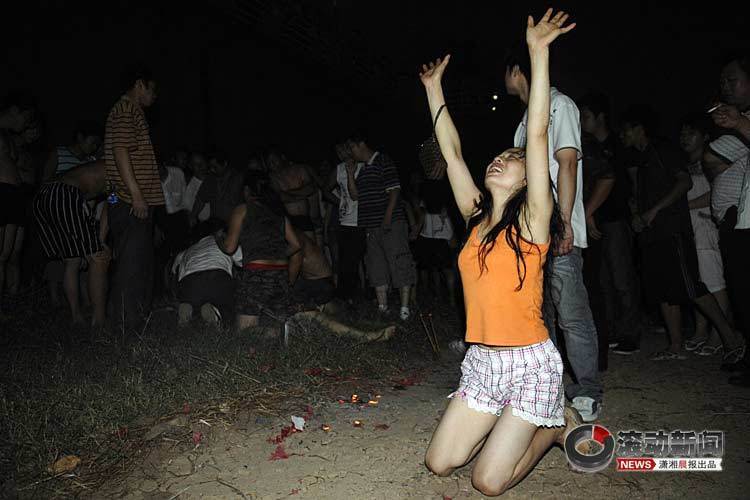 19岁少女突溺水 09年7月22日,长沙市风帆广场.
