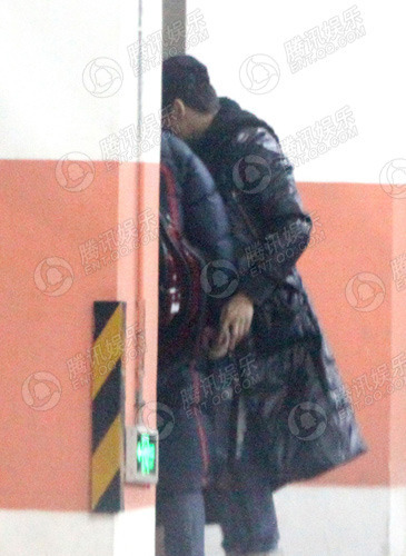 毛宁与男性友人亲密同行,毛宁<em>同性恋</em>?毛宁的老