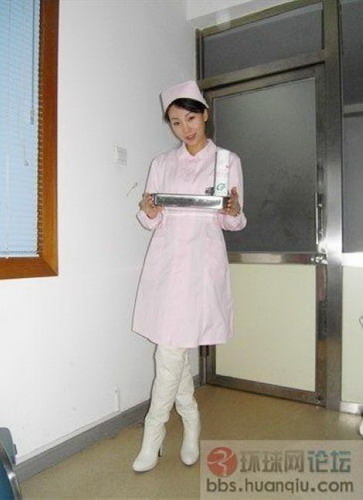 组图:网络惊现白衣天使"打针女"