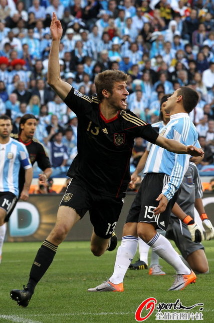 高清:德国4-0胜阿根廷 穆勒克洛泽双创纪录