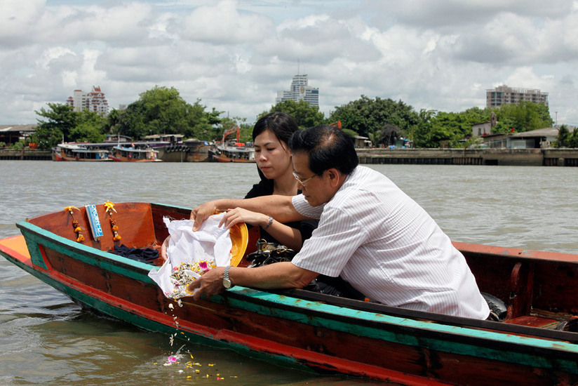 泰国寺庙火化宠物赚钱