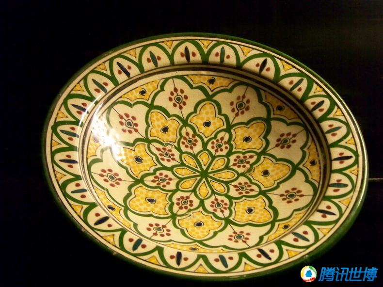 高清:摩洛哥馆展奢华珍品 银饰乐器交相辉映