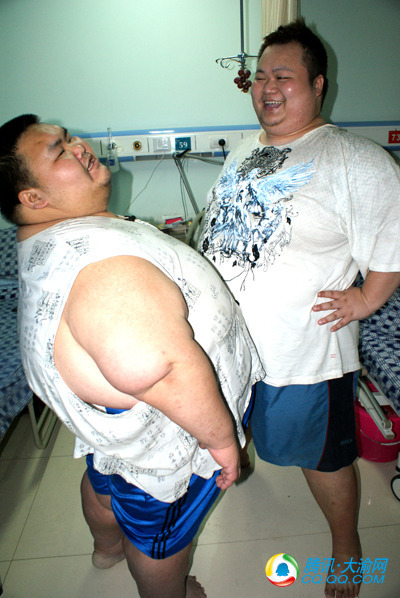 亚洲第一胖体重降到390 340斤胖哥到医院看他