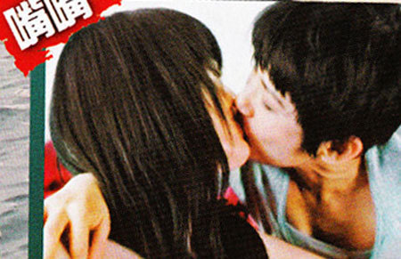 周慧敏突破尺度演女同性恋 与吴君如电梯接吻