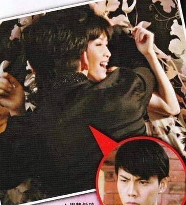 与吴君如电梯接吻