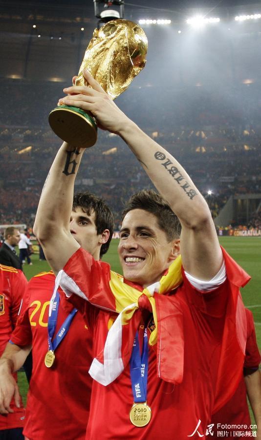 高清:西班牙圆梦南非 捧金杯勇登世界之巅