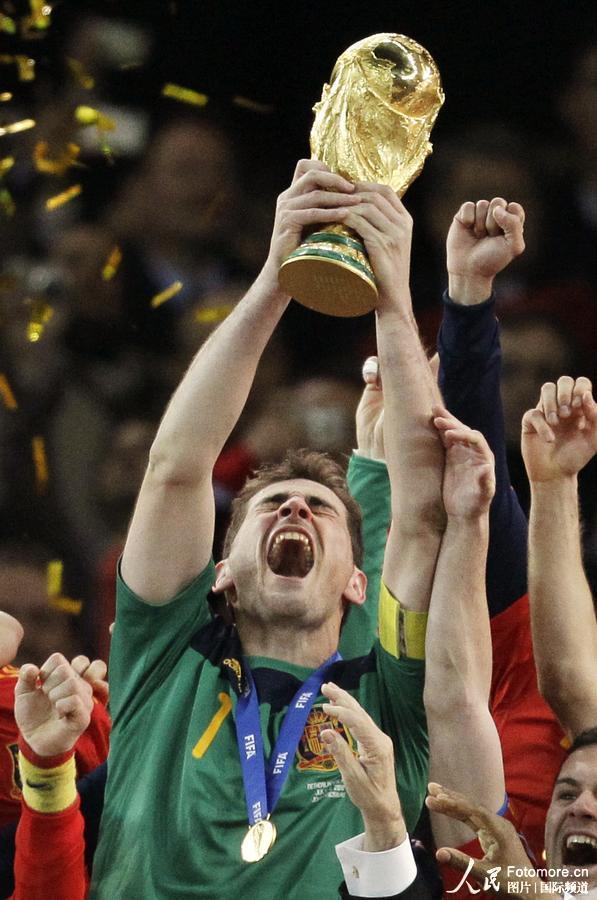 高清:西班牙圆梦南非 捧金杯勇登世界之巅