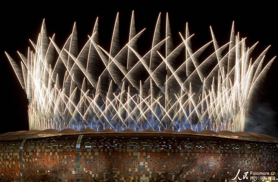 高清:西班牙圆梦南非 捧金杯勇登世界之巅