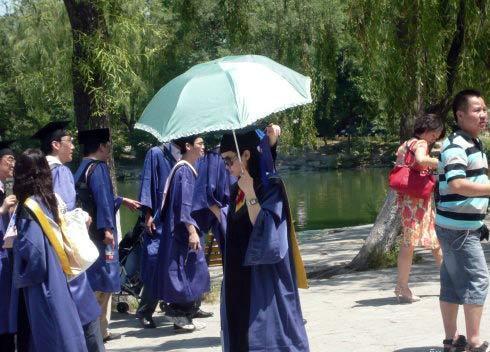 组图:燕园演绎别样风情 北大女博士真实瞬间