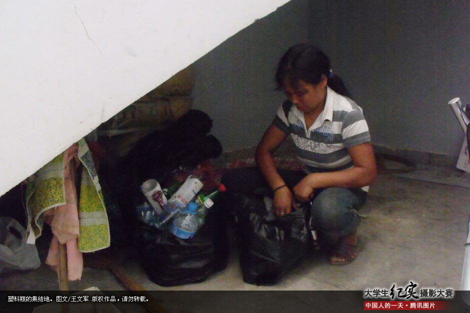 大学生纪实摄影:楼道清洁工朱阿姨的一天