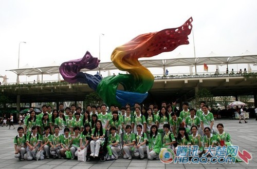 60名上海世博会湖北园区志愿者正式上岗服务