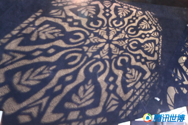 高清:光影交错波兰馆 剪纸与多媒体的结合