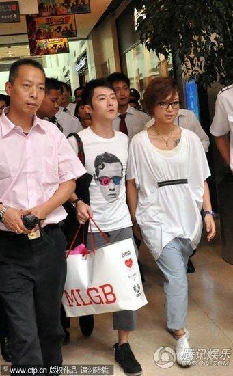 周笔畅胸前纹身内容图片分享