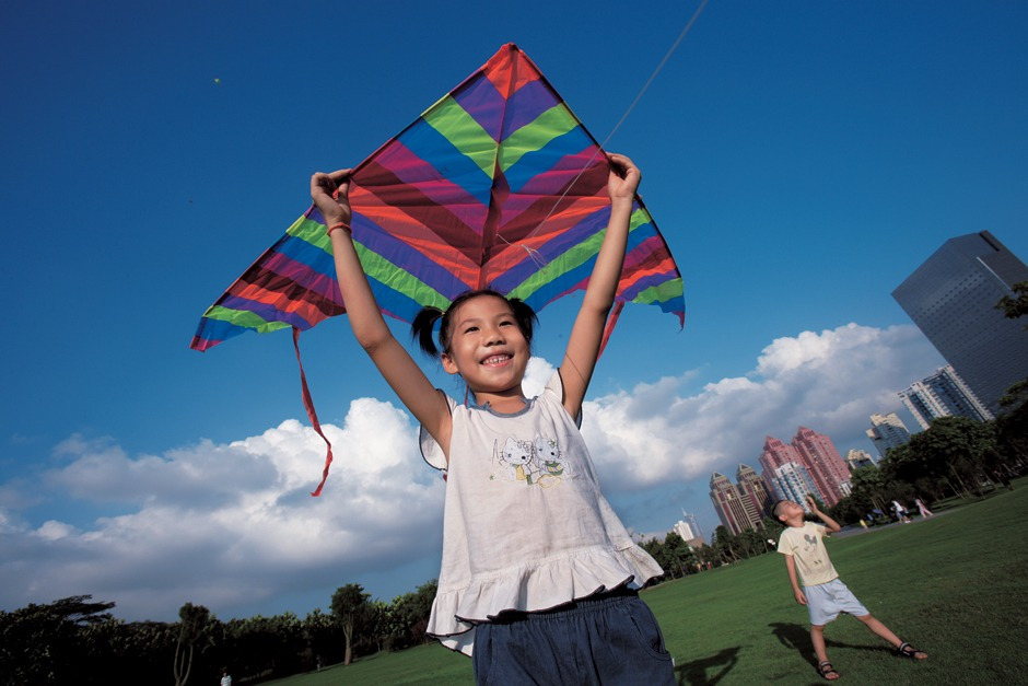 2006年，莲花山上放飞希望的小姑娘。