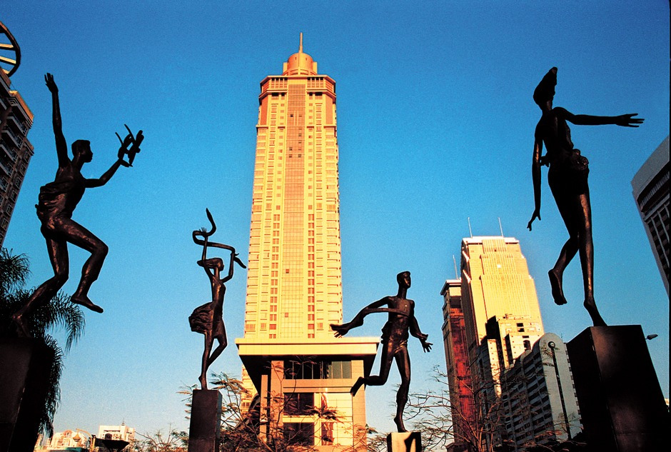 城市雕塑成为深圳流动的风景。