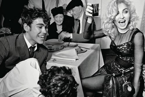 麦当娜秋冬大片 黑白光影打造复古时尚潮流_腾