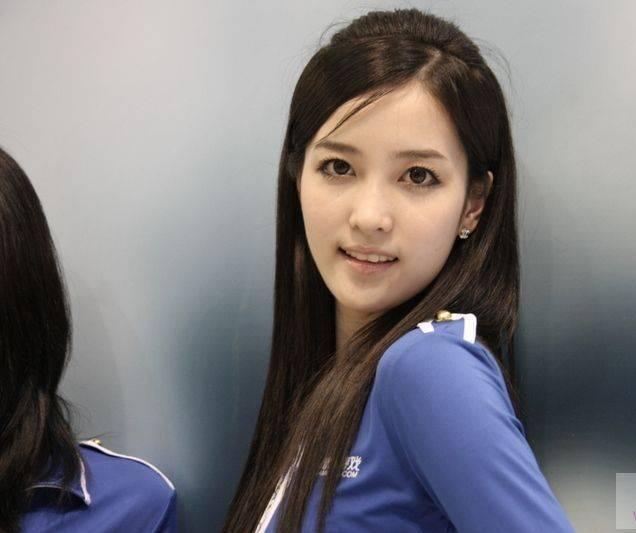 高清:chinajoy腾讯展台 蓝衣美女引人眼球_世博频道_腾讯网