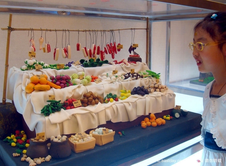 高清:翻糖艺术蛋糕苏州上市 造型颠覆传统