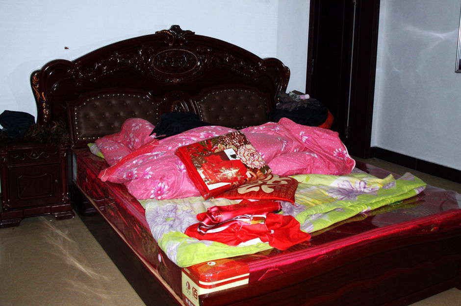 江苏邳州200人暴力征地打死村民防暴警察抢尸