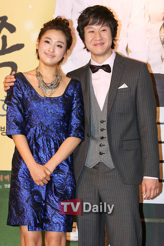 《蒲公英家族》将播 制作发表会主演齐登场