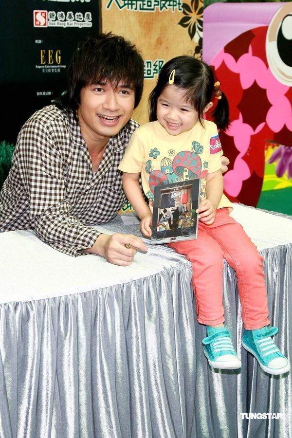 古巨基睡衣造型亮相 狠批靓模意淫抢镜(组图)_