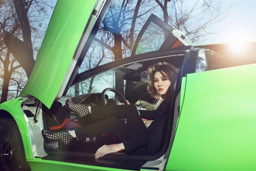 组图:性感美女的兰博基尼之梦